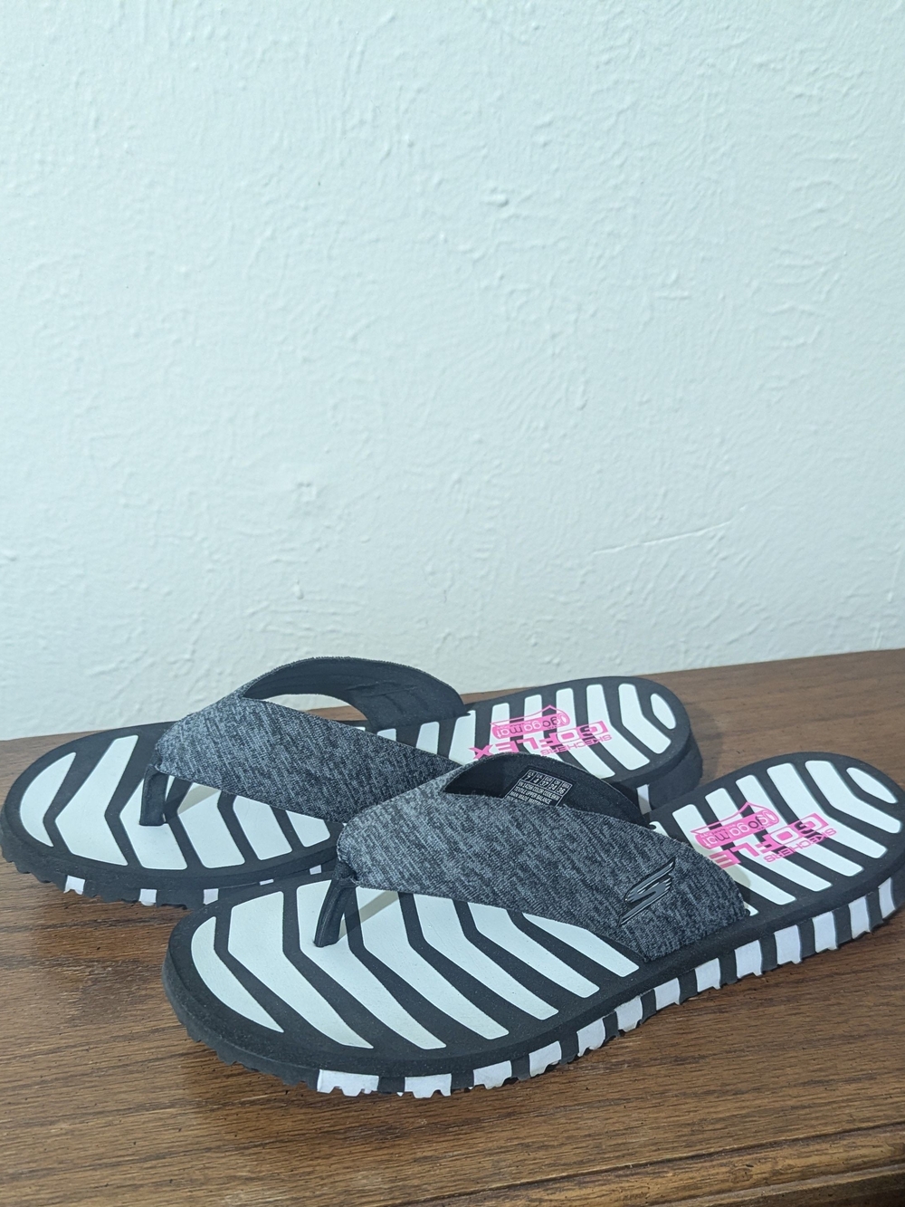 LN Woman's Skechers Go Flex Flip Flops Thongs 7